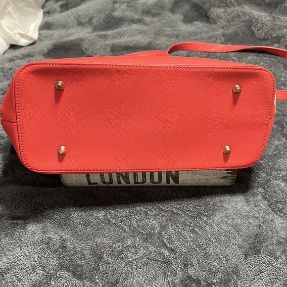 Danier leather bag - Picture 4 of 4